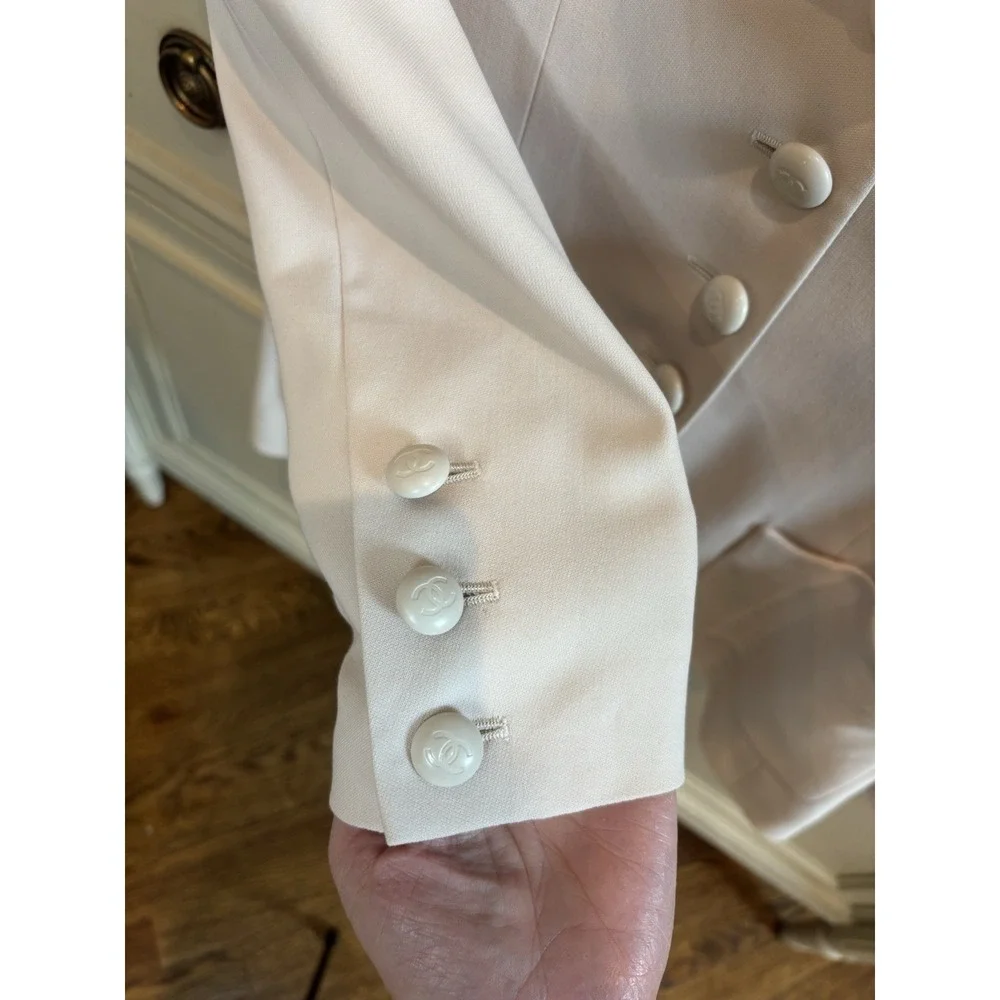 Chanel Boutique Vintage 1997 Cruise Collection Beige Blazer Buttons Size 38 Wool